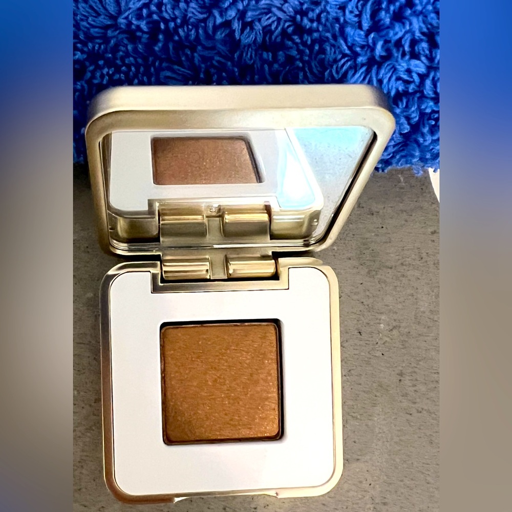 Jane Iredale eye shadow in Jewel NWT